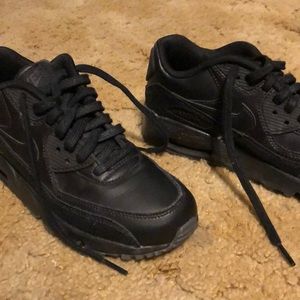 Black Nike air Max